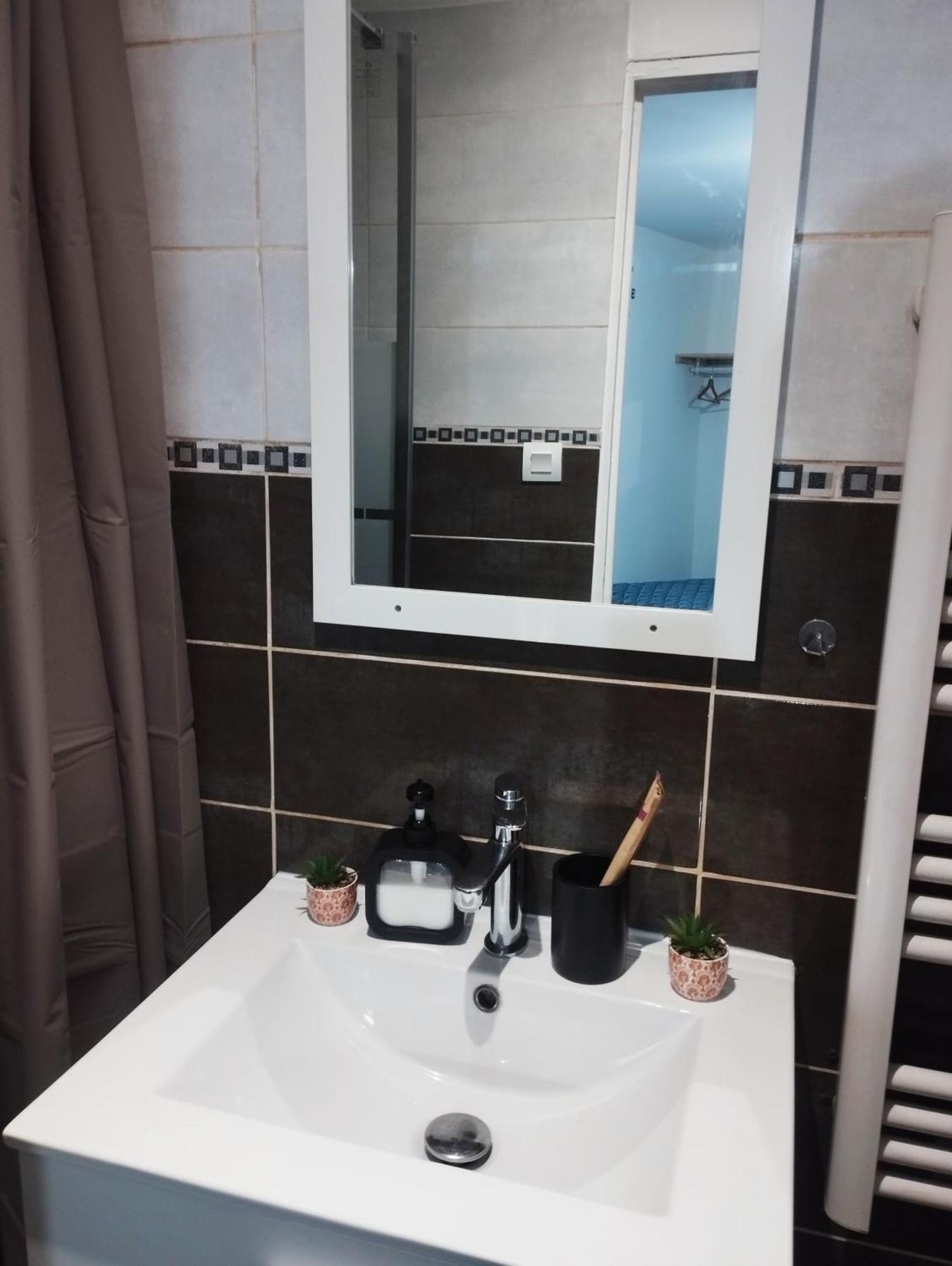 Appartement Avec Cour Plein Centre Foix Buitenkant foto