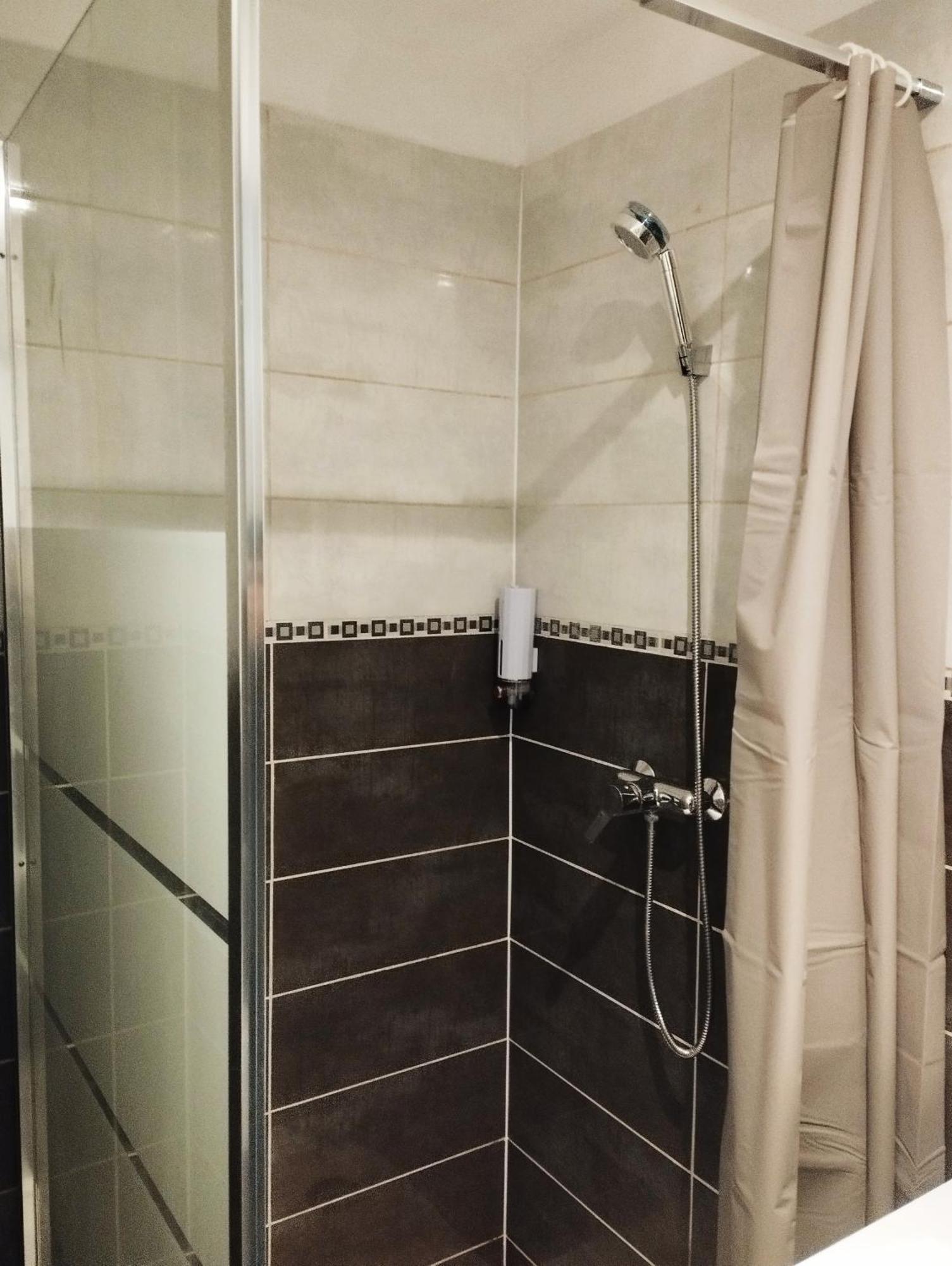 Appartement Avec Cour Plein Centre Foix Buitenkant foto